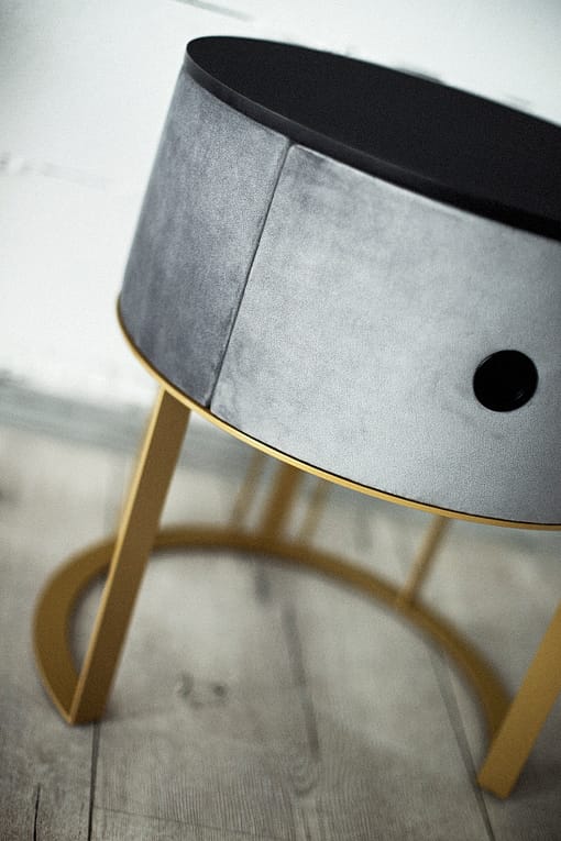 bedside table circle staliukai prie lovos